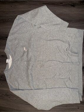 Nike Men’s Light Heather Gray Crewneck Sweatshirt